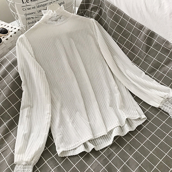 Modern női blúz hosszú ujjal és csipkével