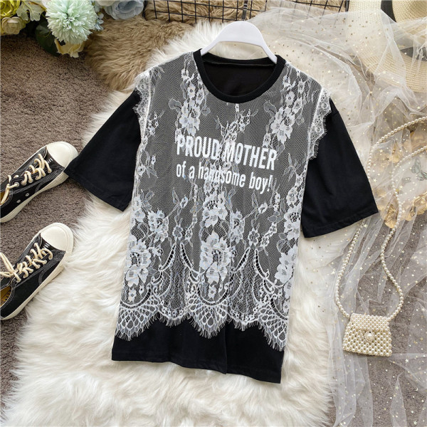 Modern női póló rövid ujjal, csipkével és felirattal