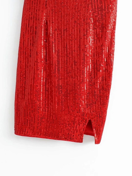 Rövid elegáns ruha vékony pántokkal és flitterekkel