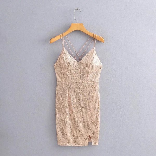 Rövid elegáns ruha vékony pántokkal és flitterekkel