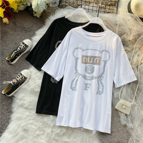 Bő női póló rövid ujjú, mackó rátéttel