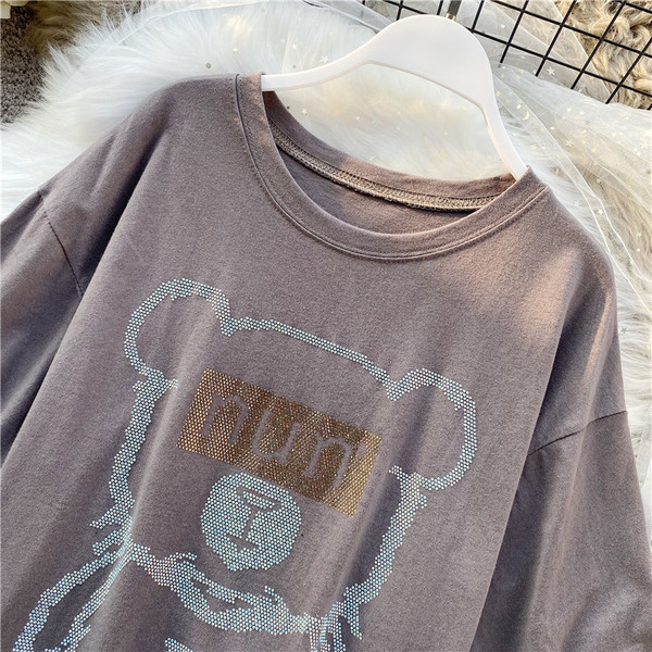 Bő női póló rövid ujjú, mackó rátéttel