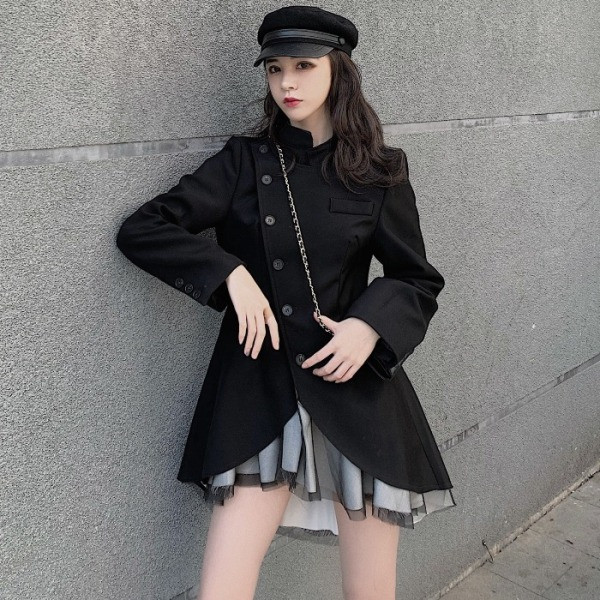 Új modell aszimmetrikus kabát gombokkal