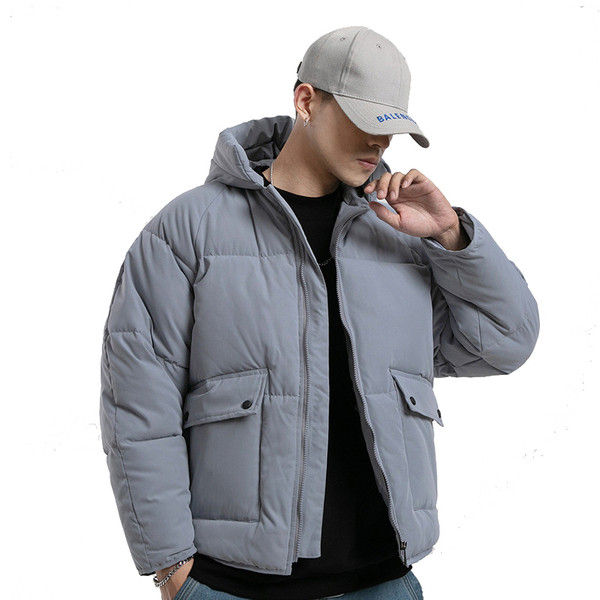 Alkalmi férfi téli kabát rövid modell kapucnival és zsebekkel