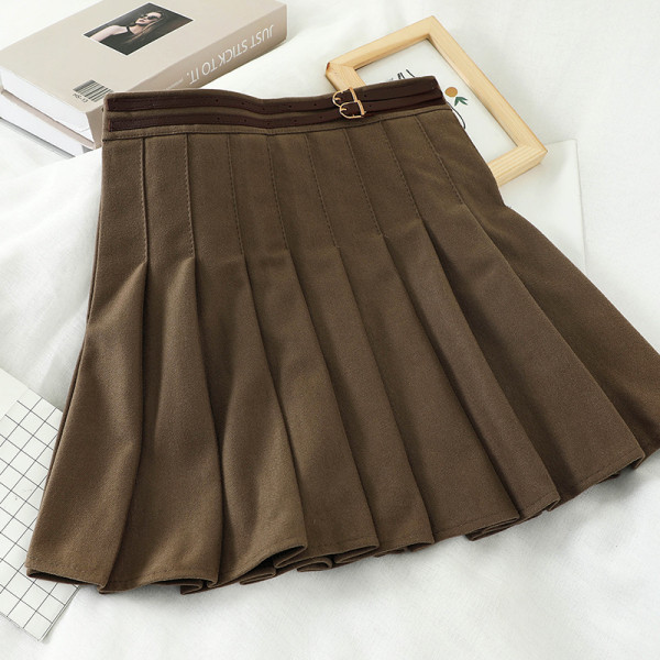 Rövid női hajtogatott szoknya magas derékkal és övvel