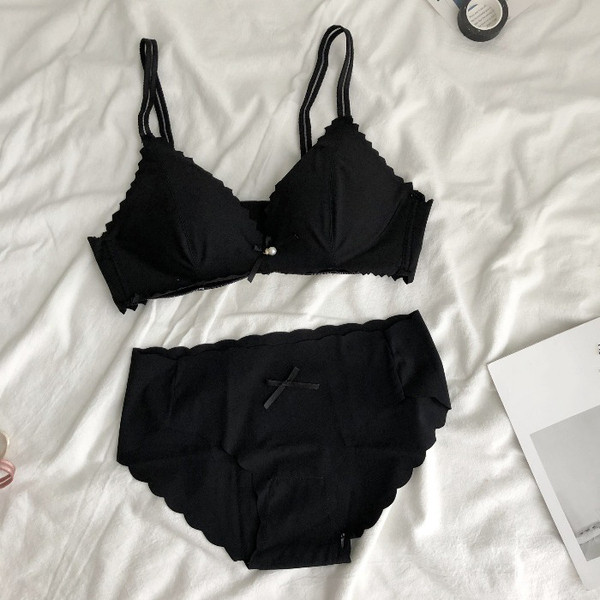 Női alkalmi melltartó béléssel és vékony pántokkal