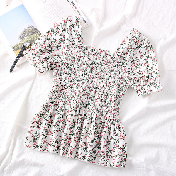 Modern női blúz négyzet alakú nyakkivágással és virágmotívumokkal