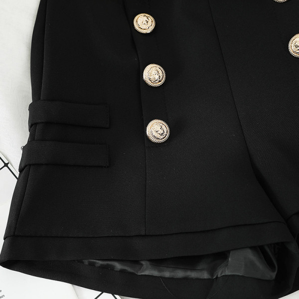 Női fekete rövidnadrág magas derékkal és gombokkal