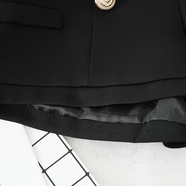 Női fekete rövidnadrág magas derékkal és gombokkal