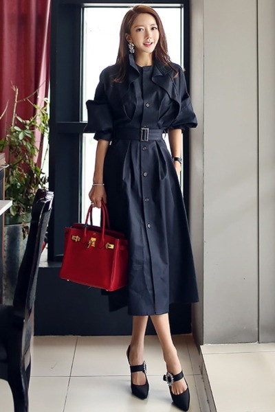 Modern női fekete hosszú ruha rövid ujjal és övvel