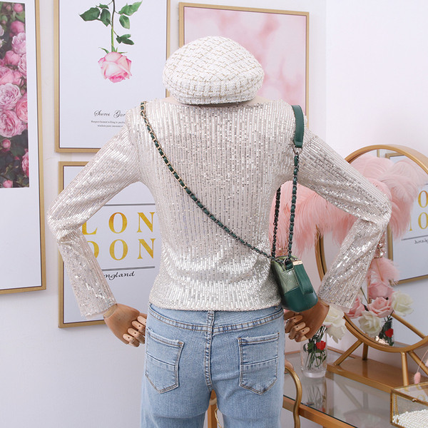 Új modell női blúz ovális nyakkivágással, flitterekkel és hosszú ujjú