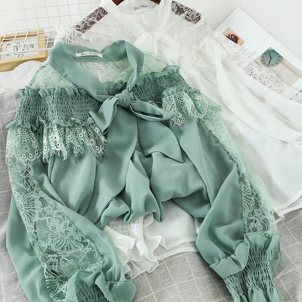 Stílusos női ing csipkével és hosszú ujjal