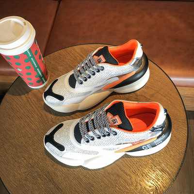 Új modell női sportcipők durva talppal és kövekkel