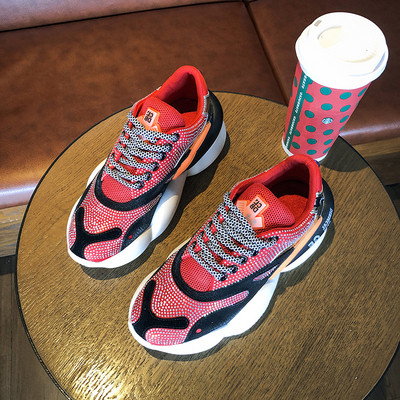 Új modell női sportcipők durva talppal és kövekkel