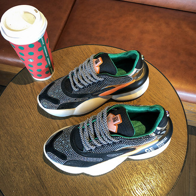 Új modell női sportcipők durva talppal és kövekkel