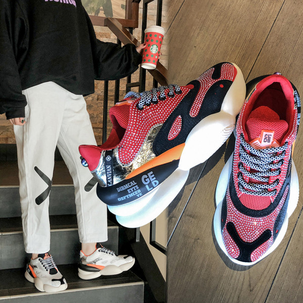 Új modell női sportcipők durva talppal és kövekkel