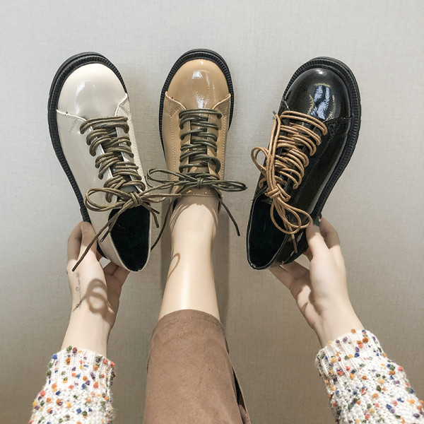 Női alkalmi cipő eko bőrből, lapos talppal, színes fűzőkkel