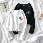 Lezser női blúz kerek nyakkivágással és hímzéssel