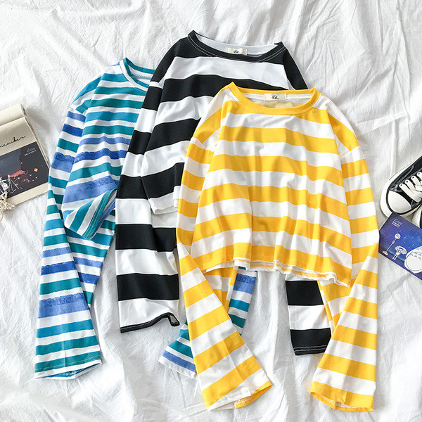 Csíkos női blúz hosszú ujjal, kerek nyakkivágással