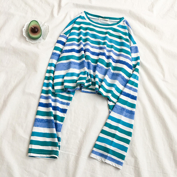 Csíkos női blúz hosszú ujjal, kerek nyakkivágással