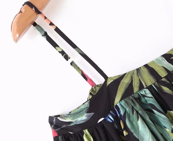 Új modell tavaszi-nyári szabású virágmintás ruha