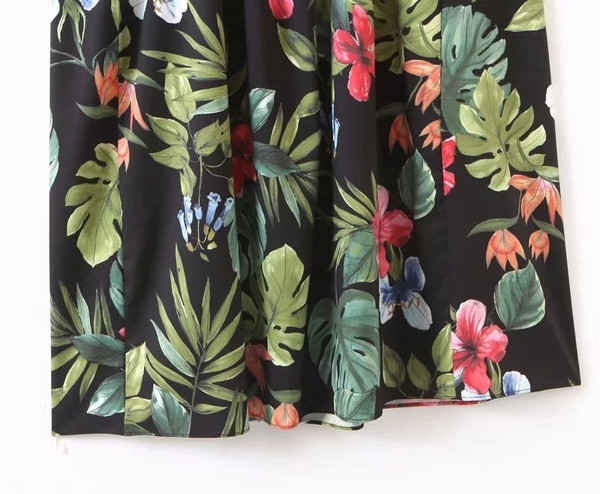 Új modell tavaszi-nyári szabású virágmintás ruha