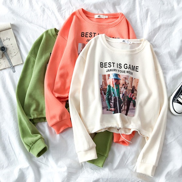 Alkalmi női blúz rátéttel és kerek nyakkivágással