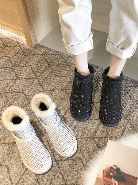 Meleg női csizma puha béléssel, pehellyel és kövekkel