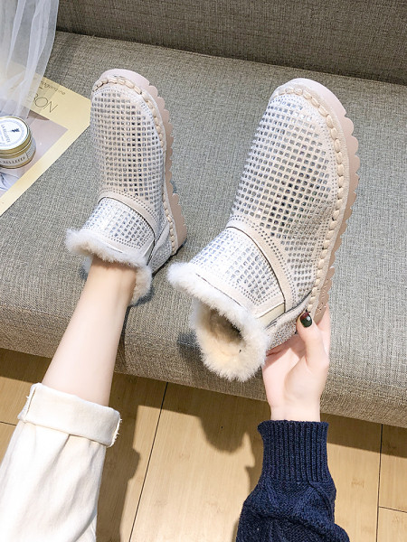 Meleg női csizma puha béléssel, pehellyel és kövekkel