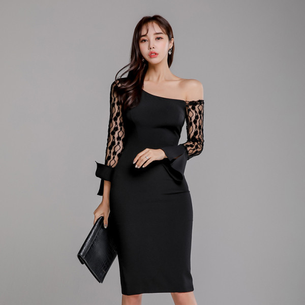 Stílusos női rövid ruha hosszú ujjal és csipkével