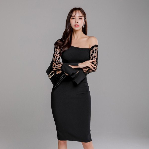 Stílusos női rövid ruha hosszú ujjal és csipkével