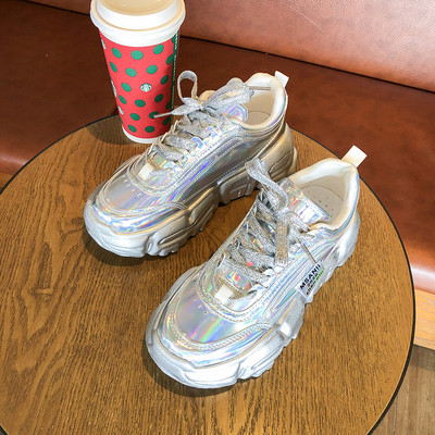 Alkalmi női sportcipő eco bőrből patent hatással, durva talppal