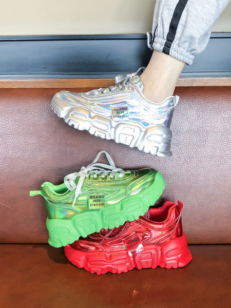 Alkalmi női sportcipő eco bőrből patent hatással, durva talppal