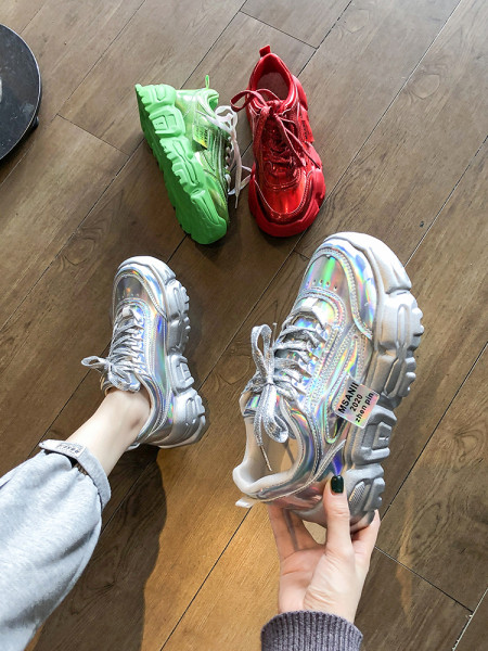 Alkalmi női sportcipő eco bőrből patent hatással, durva talppal