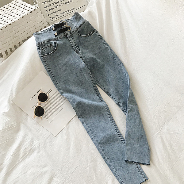 Modern női farmer magas derékkal és zsebekkel Karcsú modell