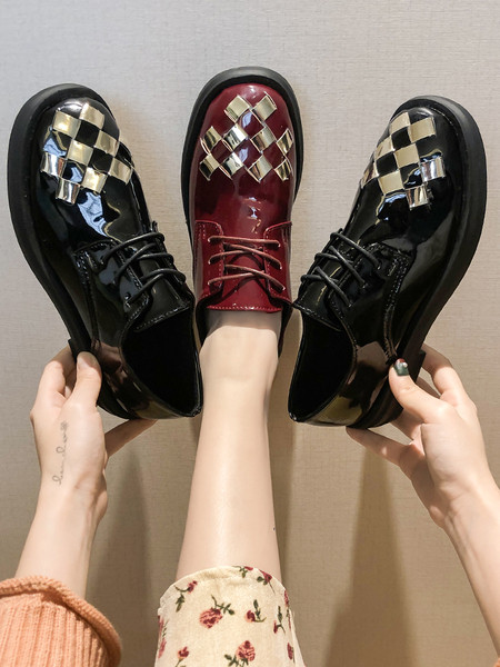 Eko bőrből készült alkalmi női cipő fűzővel, arany díszítéssel