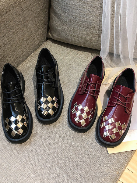 Eko bőrből készült alkalmi női cipő fűzővel, arany díszítéssel