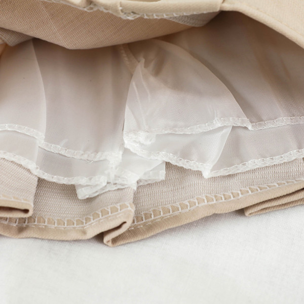 Hajtogatott női szoknya magas derékkal, gombokkal