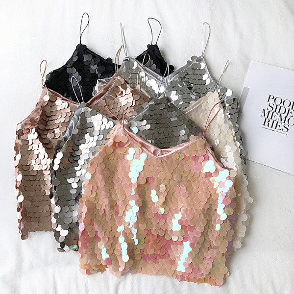 Modern női felső flitterekkel és spitz nyakkivágással