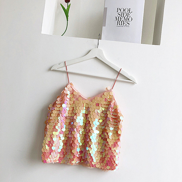 Modern női felső flitterekkel és spitz nyakkivágással