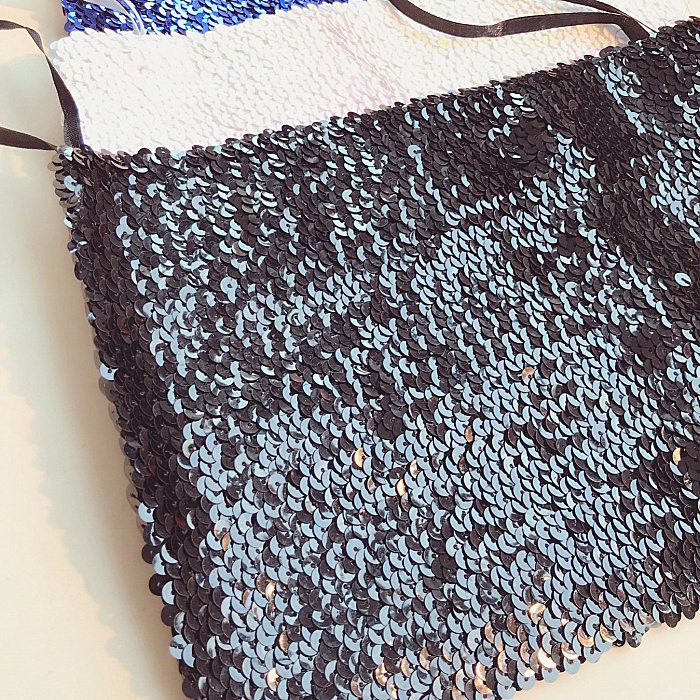 Testre szabott női melltartó flitterekkel és vékony pántokkal