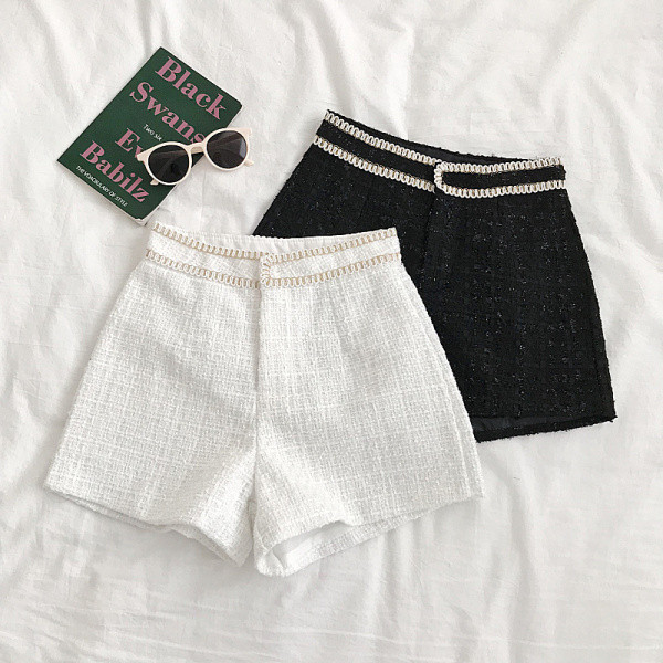 Stílusos női rövidnadrág magas derékkal és hímzéssel