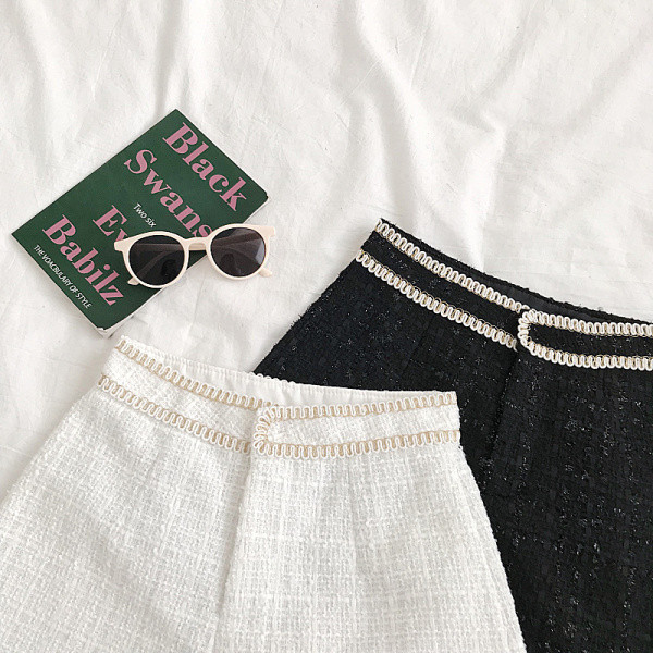 Stílusos női rövidnadrág magas derékkal és hímzéssel