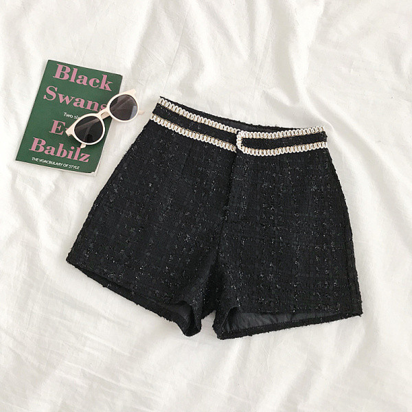 Stílusos női rövidnadrág magas derékkal és hímzéssel