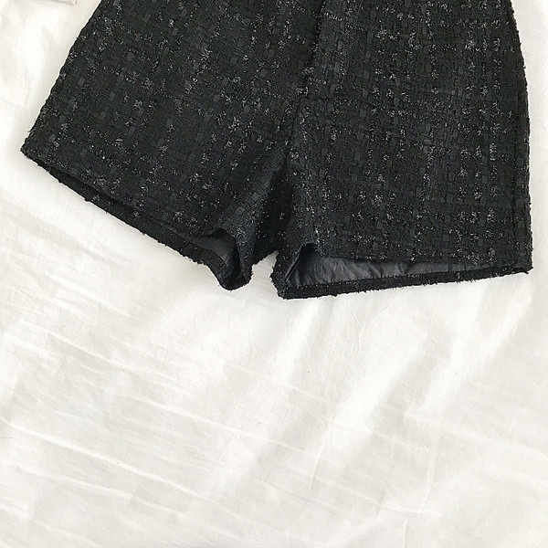 Stílusos női rövidnadrág magas derékkal és hímzéssel