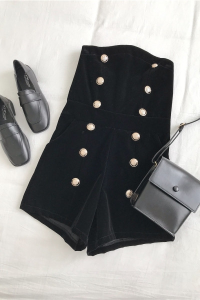 Női fekete bársony kombinék gombokkal és pántokkal