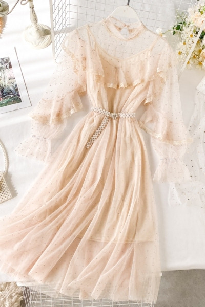 Aktuális női ruha hosszú ujjal, flitterekkel