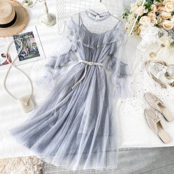 Aktuális női ruha hosszú ujjal, flitterekkel