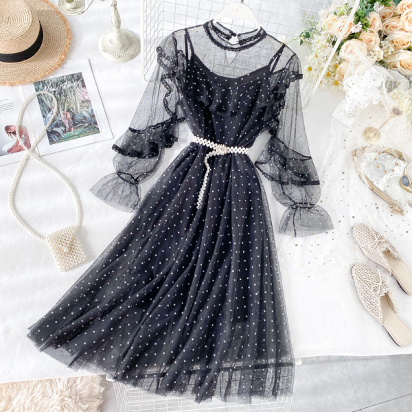 Aktuális női ruha hosszú ujjal, flitterekkel