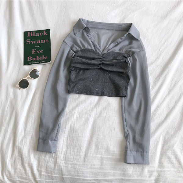 Modern női rövid ing klasszikus gallérral és fényes részecskékkel